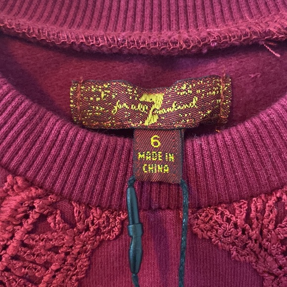 Maroon pull over sweater size 6 - Picture 2 of 3